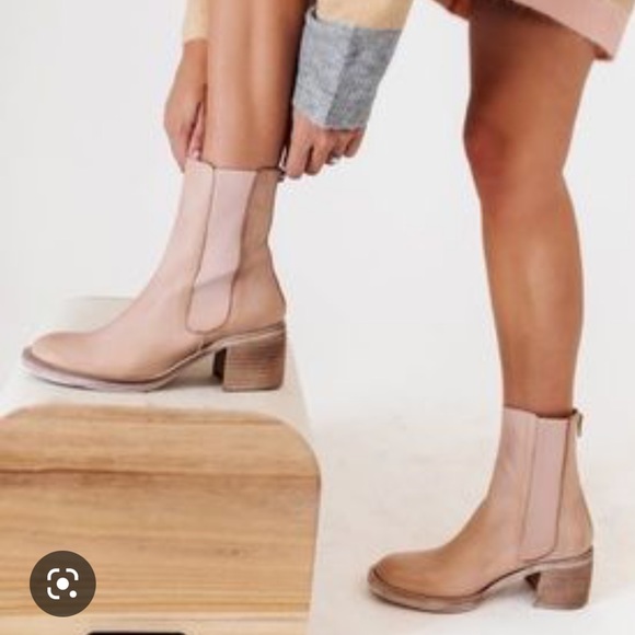 BNIB Free People Essential Chelsea boots - Picture 1 of 5